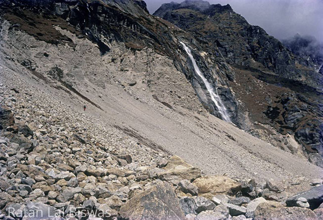 Nymph falls on way to Lhonak